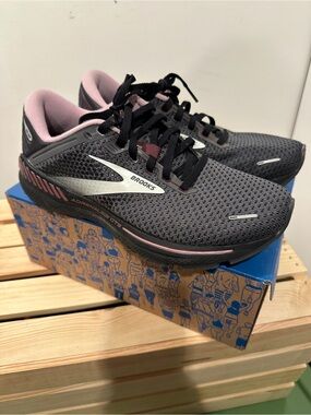 Brooks Women's Adrenaline GTS 22- Black with Pink - 9.5
